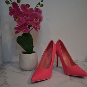 Stole my heart pumps